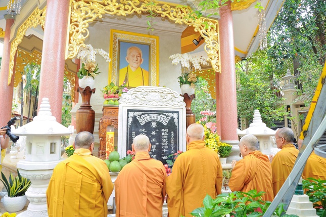 Trang nghiêm lễ tưởng niệm năm thứ 7 ngày Đại lão Hòa thượng Thích Trí Tịnh viên tịch ảnh 9