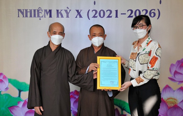 Trao quyết định nhân sự đến Ban Văn hóa Phật giáo huyện Củ Chi nhiệm kỳ 2021-2026 ảnh 2