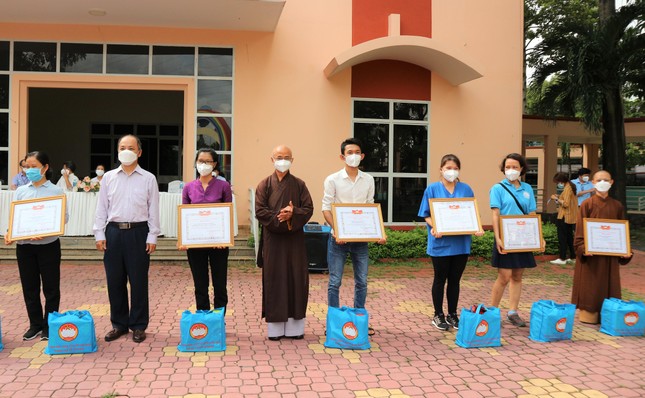 Lễ đón tình nguyện viên Phật giáo đợt 2 hoàn thành nhiệm vụ tại các bệnh viện điều trị Covid-19 ảnh 6