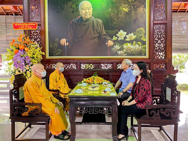 Phó Chủ tịch nước Võ Thị Ánh Xuân thăm Trưởng lão Hòa thượng Thích Thanh Từ ảnh 2