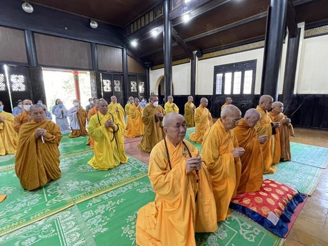 Phật giáo các tỉnh, thành trang nghiêm tổ chức lễ tưởng niệm Đức Pháp chủ GHPGVN ảnh 4