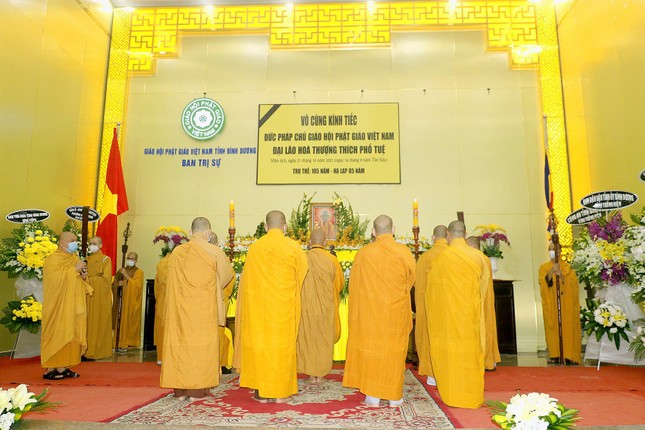 Phật giáo các tỉnh, thành trang nghiêm tổ chức lễ tưởng niệm Đức Pháp chủ GHPGVN ảnh 7