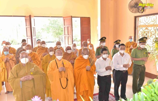 Phật giáo các tỉnh, thành trang nghiêm tổ chức lễ tưởng niệm Đức Pháp chủ GHPGVN ảnh 10
