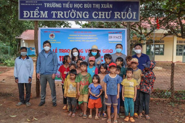 Chùa Long Phước trao tặng giếng nước sạch cho người dân làng Chư Ruồi Sul ảnh 1