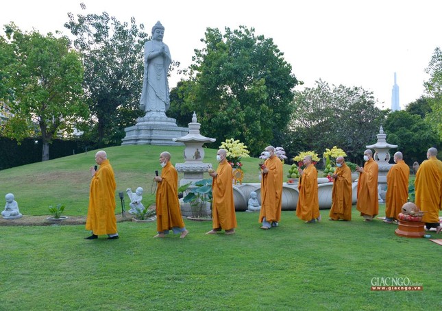 Trang nghiêm lễ vía Đức Phật A Di Đà tại chùa Huê Nghiêm ảnh 9