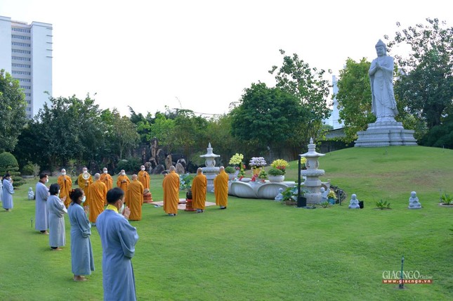 Trang nghiêm lễ vía Đức Phật A Di Đà tại chùa Huê Nghiêm - TP.Thủ Đức ảnh 5
