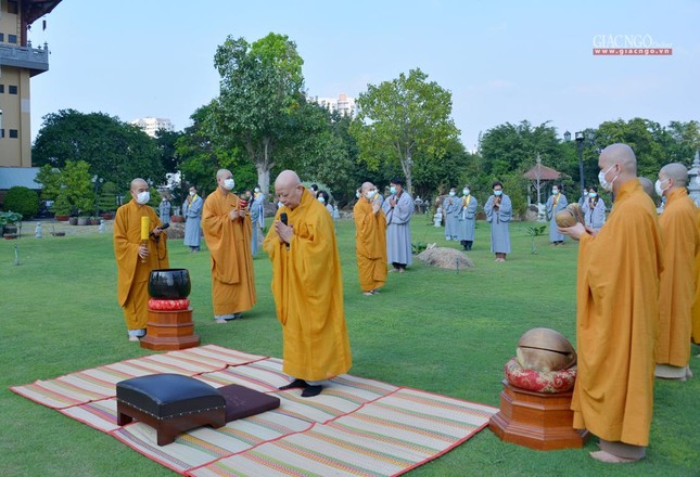 Trang nghiêm lễ vía Đức Phật A Di Đà tại chùa Huê Nghiêm ảnh 4