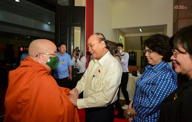 Chủ tịch nước Nguyễn Xuân Phúc tiếp xúc cử tri là chức sắc tôn giáo và nhân sĩ trí thức tại TP.HCM ảnh 1