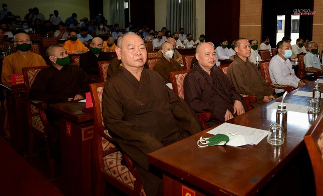 Chủ tịch nước Nguyễn Xuân Phúc tiếp xúc cử tri là chức sắc tôn giáo và nhân sĩ trí thức tại TP.HCM ảnh 2