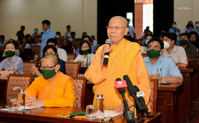 Chủ tịch nước Nguyễn Xuân Phúc tiếp xúc cử tri là chức sắc tôn giáo và nhân sĩ trí thức tại TP.HCM ảnh 5