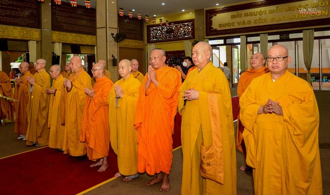 Chư tôn đức Ban Trị sự Phật giáo TP.HCM viếng tang Trưởng lão Hòa thượng Thích Giác Lai ảnh 4