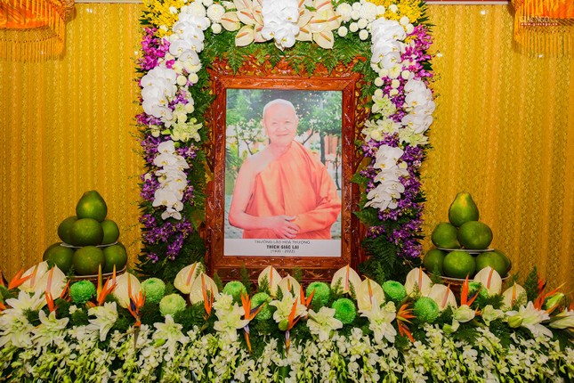 Chư tôn đức Ban Trị sự Phật giáo TP.HCM viếng tang Trưởng lão Hòa thượng Thích Giác Lai ảnh 2