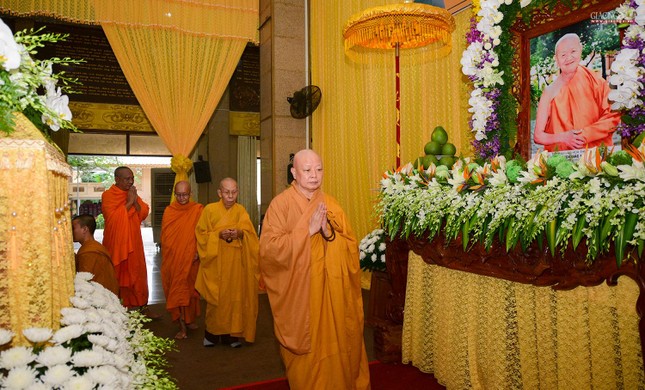 Chư tôn đức Ban Trị sự Phật giáo TP.HCM viếng tang Trưởng lão Hòa thượng Thích Giác Lai ảnh 6