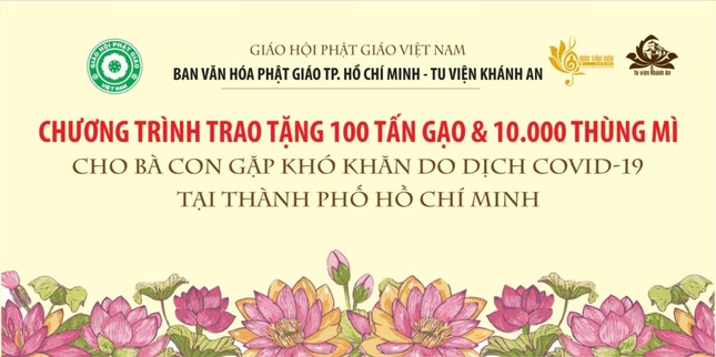 Ban Văn hóa GHPGVN TP.HCM, tu viện Khánh An tặng 100 tấn gạo và 1 vạn thùng mì đến bà con khó khăn ảnh 1