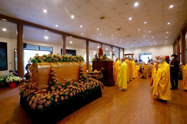 Trung ương Giáo hội Phật giáo Việt Nam viếng tang Thiền sư Thích Nhất Hạnh ảnh 10