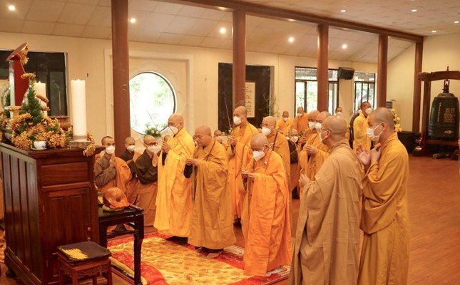 Trung ương Giáo hội Phật giáo Việt Nam viếng tang Thiền sư Thích Nhất Hạnh ảnh 1