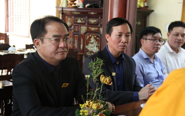 Thứ trưởng Vũ Chiến Thắng thay mặt Chủ tịch nước, Thủ tướng viếng tang Thiền sư Thích Nhất Hạnh ảnh 6