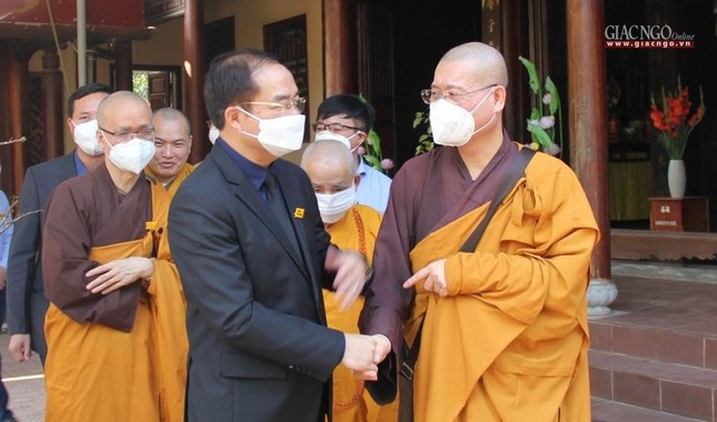 Thứ trưởng Vũ Chiến Thắng thay mặt Chủ tịch nước, Thủ tướng viếng tang Thiền sư Thích Nhất Hạnh ảnh 8