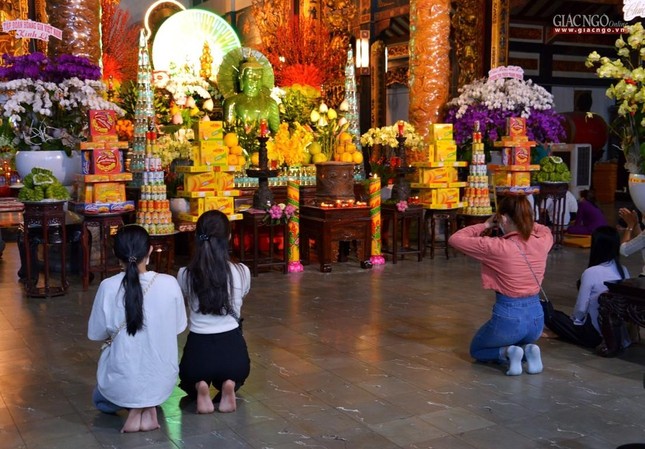 [Ảnh] Người dân đến chùa lễ Phật cầu an lành trong dịp rằm tháng Giêng khi TP.HCM là "vùng xanh" ảnh 8