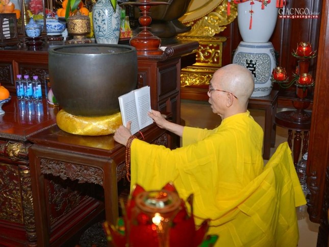 [Ảnh] Người dân đến chùa lễ Phật cầu an lành trong dịp rằm tháng Giêng khi TP.HCM là "vùng xanh" ảnh 14
