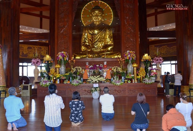 [Ảnh] Người dân đến chùa lễ Phật cầu an lành trong dịp rằm tháng Giêng khi TP.HCM là "vùng xanh" ảnh 29