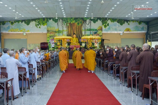 Trưởng lão Hòa thượng Thích Trí Quảng sách tấn Tăng Ni sinh viên Học viện Phật giáo VN tại TP.HCM ảnh 3