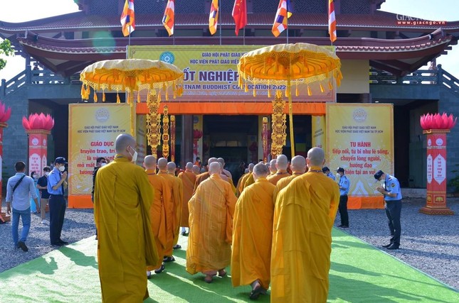 Trang trọng lễ tốt nghiệp năm 2022 các hệ đào tạo thuộc Học viện Phật giáo VN tại TP.HCM ảnh 11