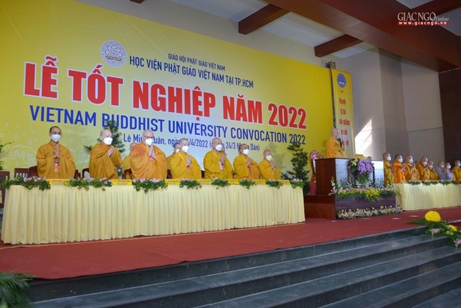 Trang trọng lễ tốt nghiệp năm 2022 các hệ đào tạo thuộc Học viện Phật giáo VN tại TP.HCM ảnh 1