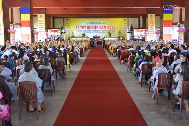 Trang trọng lễ tốt nghiệp năm 2022 các hệ đào tạo thuộc Học viện Phật giáo VN tại TP.HCM ảnh 22