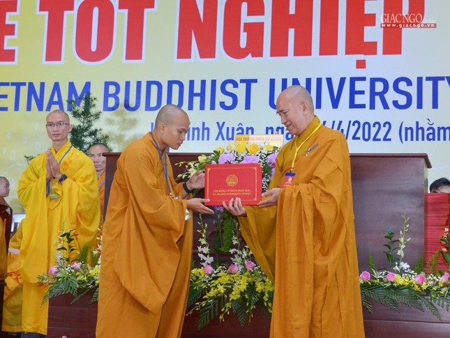 Trang trọng lễ tốt nghiệp năm 2022 các hệ đào tạo thuộc Học viện Phật giáo VN tại TP.HCM ảnh 28