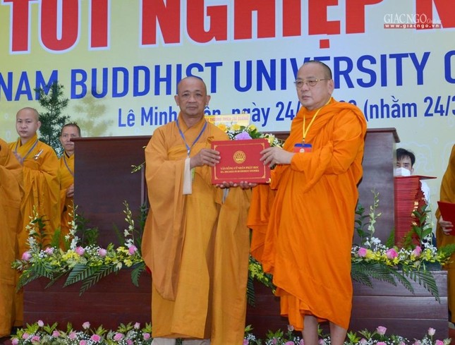 Trang trọng lễ tốt nghiệp năm 2022 các hệ đào tạo thuộc Học viện Phật giáo VN tại TP.HCM ảnh 29
