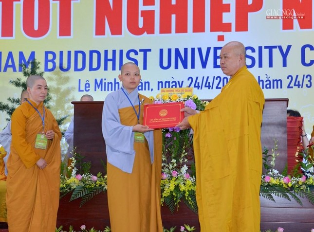 Trang trọng lễ tốt nghiệp năm 2022 các hệ đào tạo thuộc Học viện Phật giáo VN tại TP.HCM ảnh 31