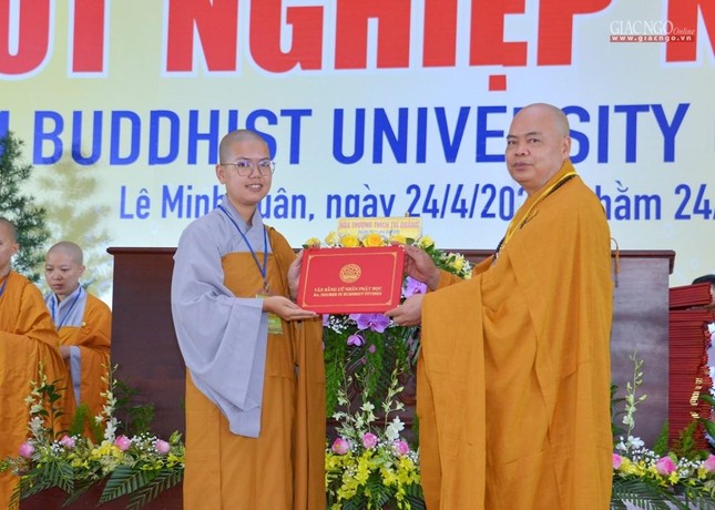 Trang trọng lễ tốt nghiệp năm 2022 các hệ đào tạo thuộc Học viện Phật giáo VN tại TP.HCM ảnh 32