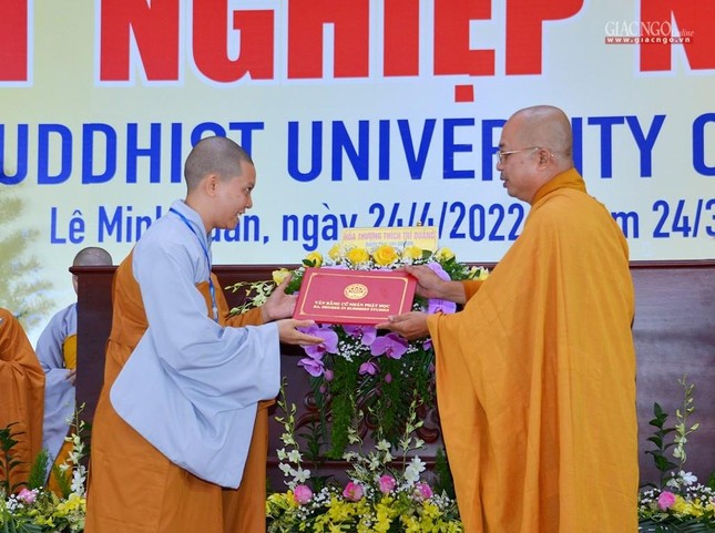 Trang trọng lễ tốt nghiệp năm 2022 các hệ đào tạo thuộc Học viện Phật giáo VN tại TP.HCM ảnh 33