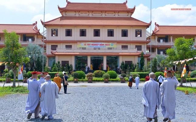 Trang trọng lễ tốt nghiệp năm 2022 các hệ đào tạo thuộc Học viện Phật giáo VN tại TP.HCM ảnh 40