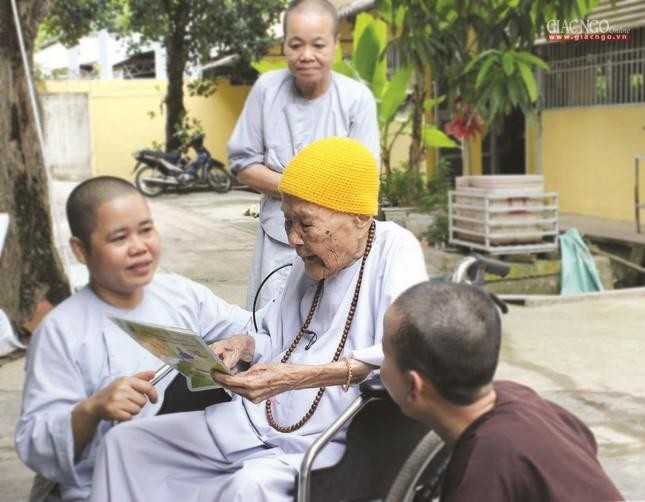 Vị Ni trưởng ngoài 100 tuổi vẫn đọc Báo Giác Ngộ hàng tuần ảnh 2