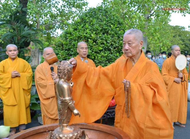 Trang nghiêm lễ Tắm Phật tại chùa Huê Nghiêm ảnh 8