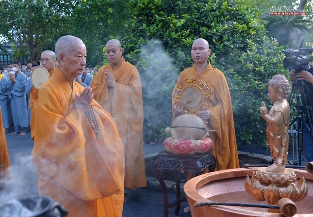 Trang nghiêm lễ Tắm Phật tại chùa Huê Nghiêm ảnh 10