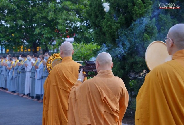 Trang nghiêm lễ Tắm Phật tại chùa Huê Nghiêm ảnh 5