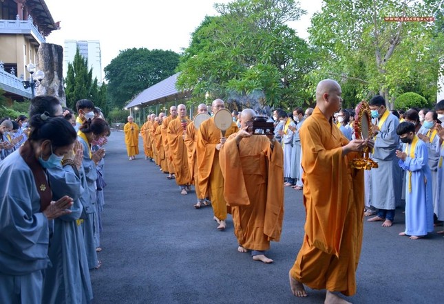 Trang nghiêm lễ Tắm Phật tại chùa Huê Nghiêm ảnh 3