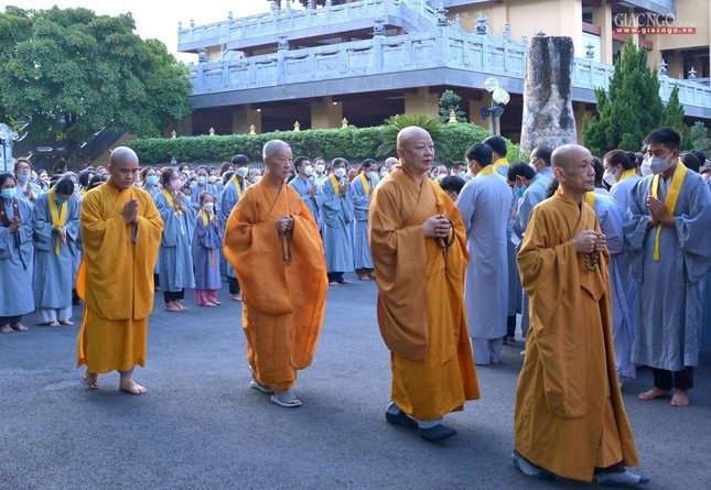 Trang nghiêm lễ Tắm Phật tại chùa Huê Nghiêm ảnh 4