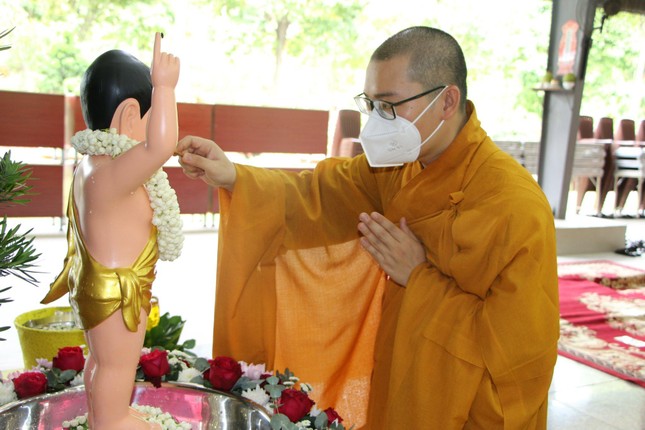 [Ảnh] Tăng Ni sinh viên Học viện Phật giáo VN tại TP.HCM trang nghiêm tổ chức lễ Lễ Tắm Phật ảnh 12