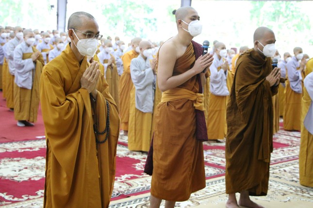 [Ảnh] Tăng Ni sinh viên Học viện Phật giáo VN tại TP.HCM trang nghiêm tổ chức lễ Lễ Tắm Phật ảnh 2