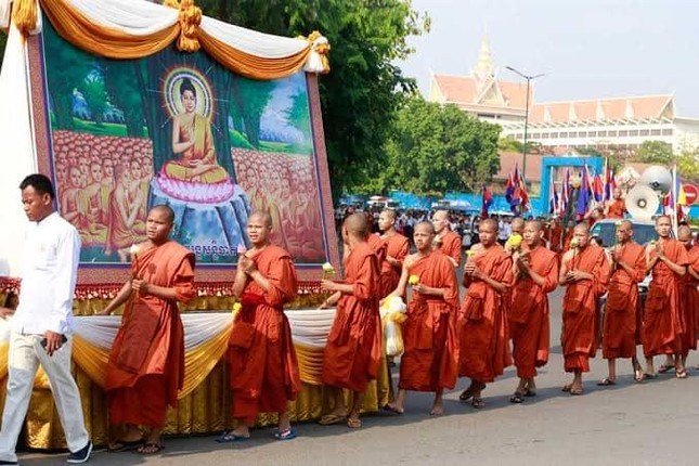 [ẢNH] Thiêng liêng và hân hoan ngày lễ hội Vesak - Phật đản trên thế giới ảnh 2