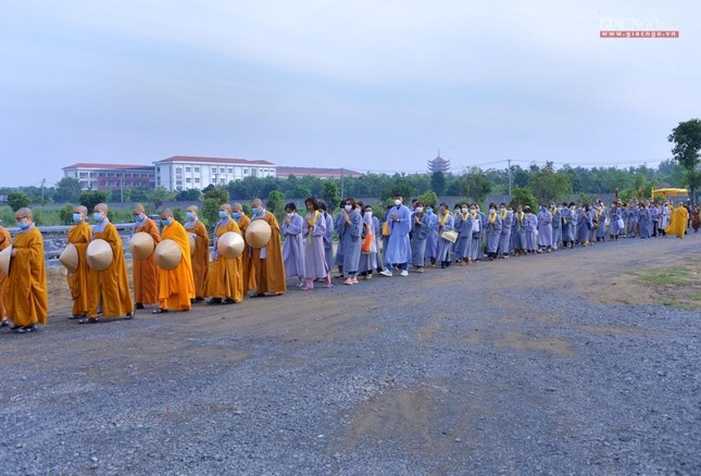 Đức Quyền Pháp chủ khai pháp mở đầu tuần cấm túc an cư của lãnh đạo Học viện Phật giáo VN tại TP.HCM ảnh 15