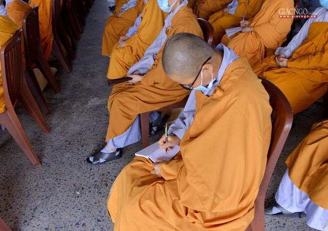 Đức Quyền Pháp chủ khai pháp mở đầu tuần cấm túc an cư của lãnh đạo Học viện Phật giáo VN tại TP.HCM ảnh 26