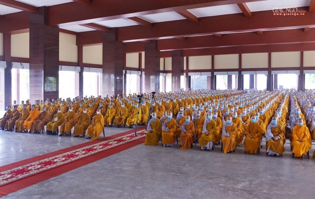 Đức Quyền Pháp chủ khai pháp mở đầu tuần cấm túc an cư của lãnh đạo Học viện Phật giáo VN tại TP.HCM ảnh 30