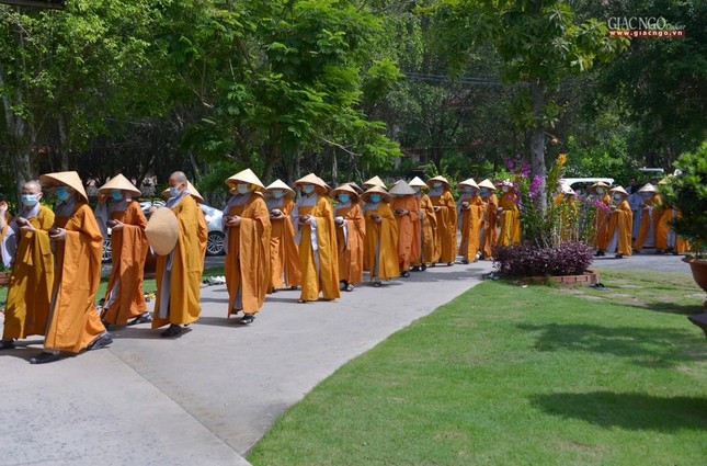 Đức Quyền Pháp chủ khai pháp mở đầu tuần cấm túc an cư của lãnh đạo Học viện Phật giáo VN tại TP.HCM ảnh 38