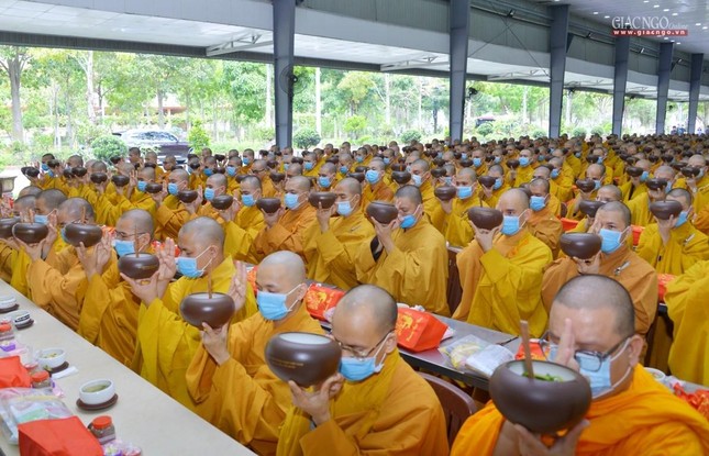 Đức Quyền Pháp chủ khai pháp mở đầu tuần cấm túc an cư của lãnh đạo Học viện Phật giáo VN tại TP.HCM ảnh 49