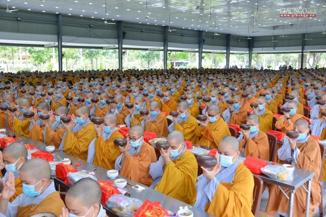 Đức Quyền Pháp chủ khai pháp mở đầu tuần cấm túc an cư của lãnh đạo Học viện Phật giáo VN tại TP.HCM ảnh 51